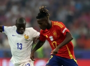 im电竞下载-切尔西鏖战西班牙，奥亚尔萨瓦尔状态火热