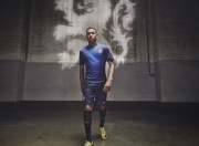 IM电竞官网入口-绿茵场上的降维打击，从西甲国家德比的聚光灯，到丹麦绞杀墨西哥的阴影迷宫