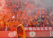 IM电竞官网入口-足球赛场激情无限，球队拼搏不息，扫清所有障碍的简单介绍