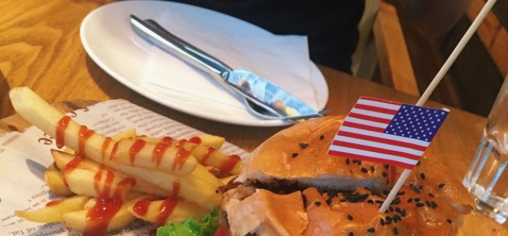 im电竞官网-汉堡队长精彩助攻，助球队取得宝贵三分的简单介绍