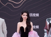 im电游游戏-飒爽英姿完美表现，获得星光点缀