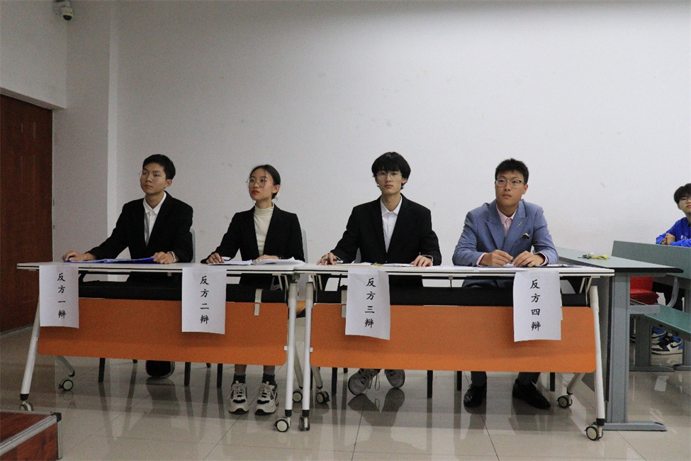 双方交锋:团队配合默契,力争胜利的简单介绍 双方交锋:团队配合默契,力争胜利的简单介绍