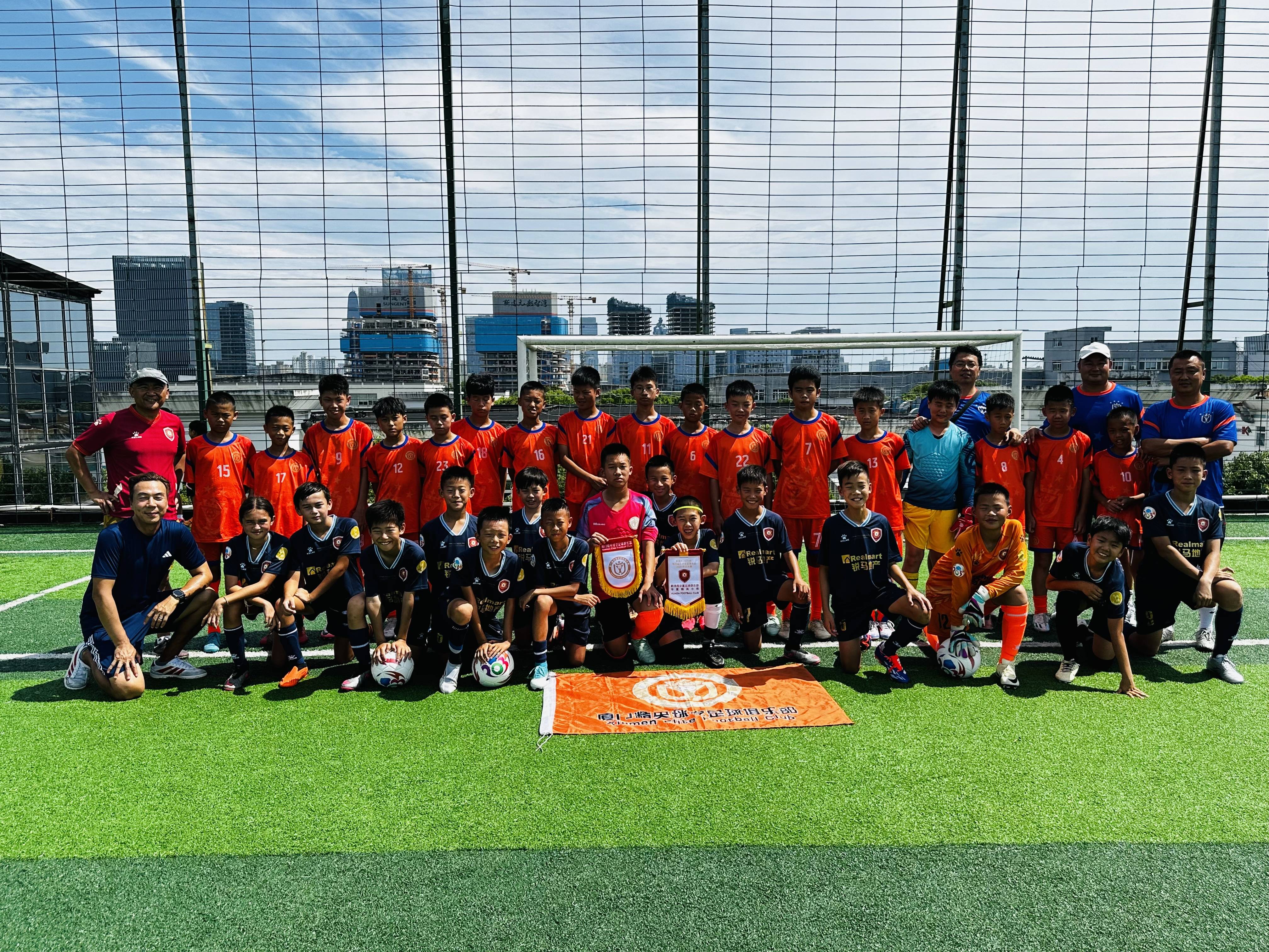 亚洲球员吸引国际关注，足球风采迷人的简单介绍