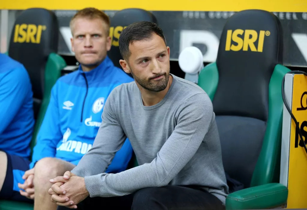 关于沙尔克主教练承担责任,不惧困境的信息 关于沙尔克主教练承担责任,不惧困境的信息