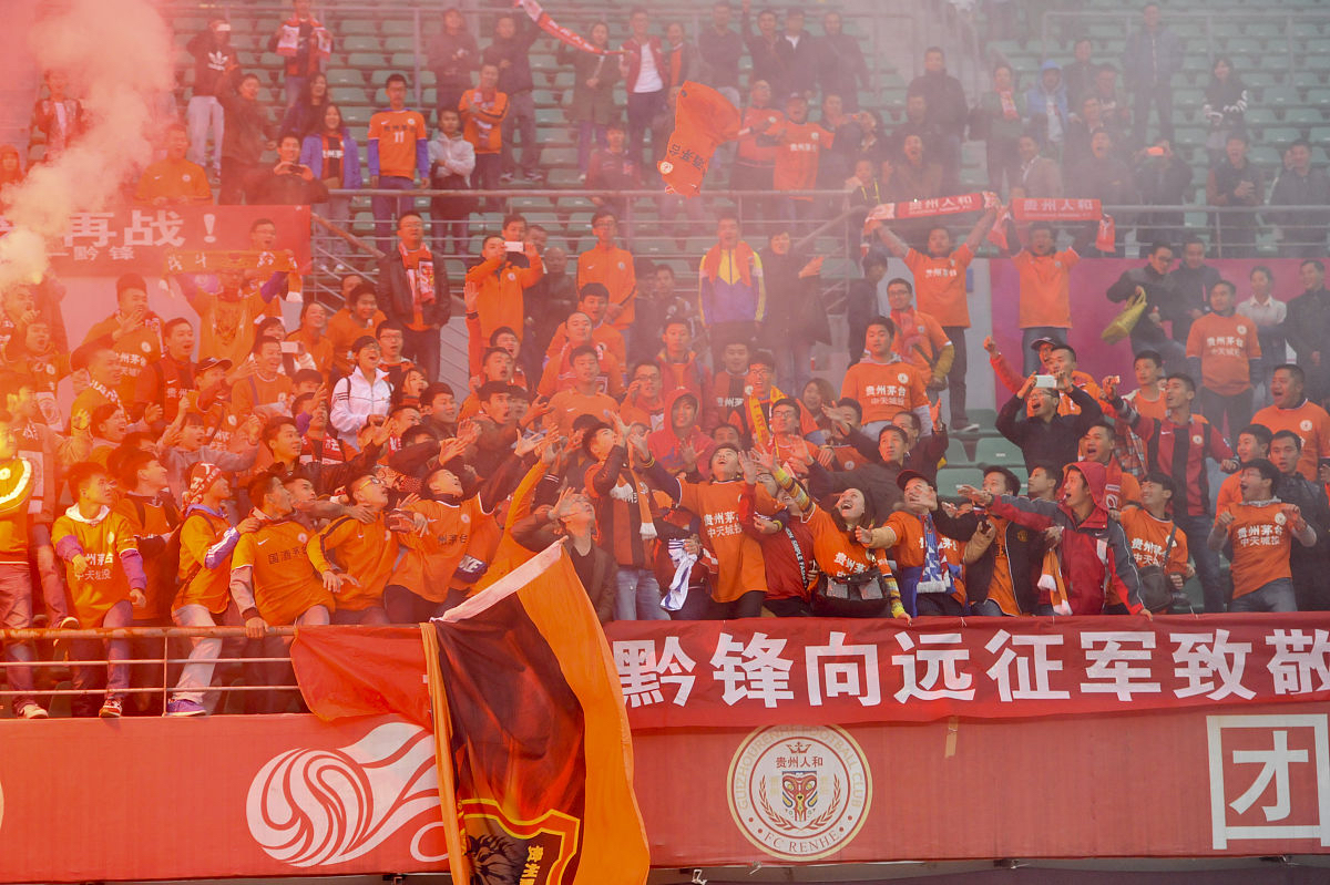 足球赛场激情无限,球队拼搏不息,扫清所有障碍的简单介绍 足球赛场激情无限,球队拼搏不息,扫清所有障碍的简单介绍