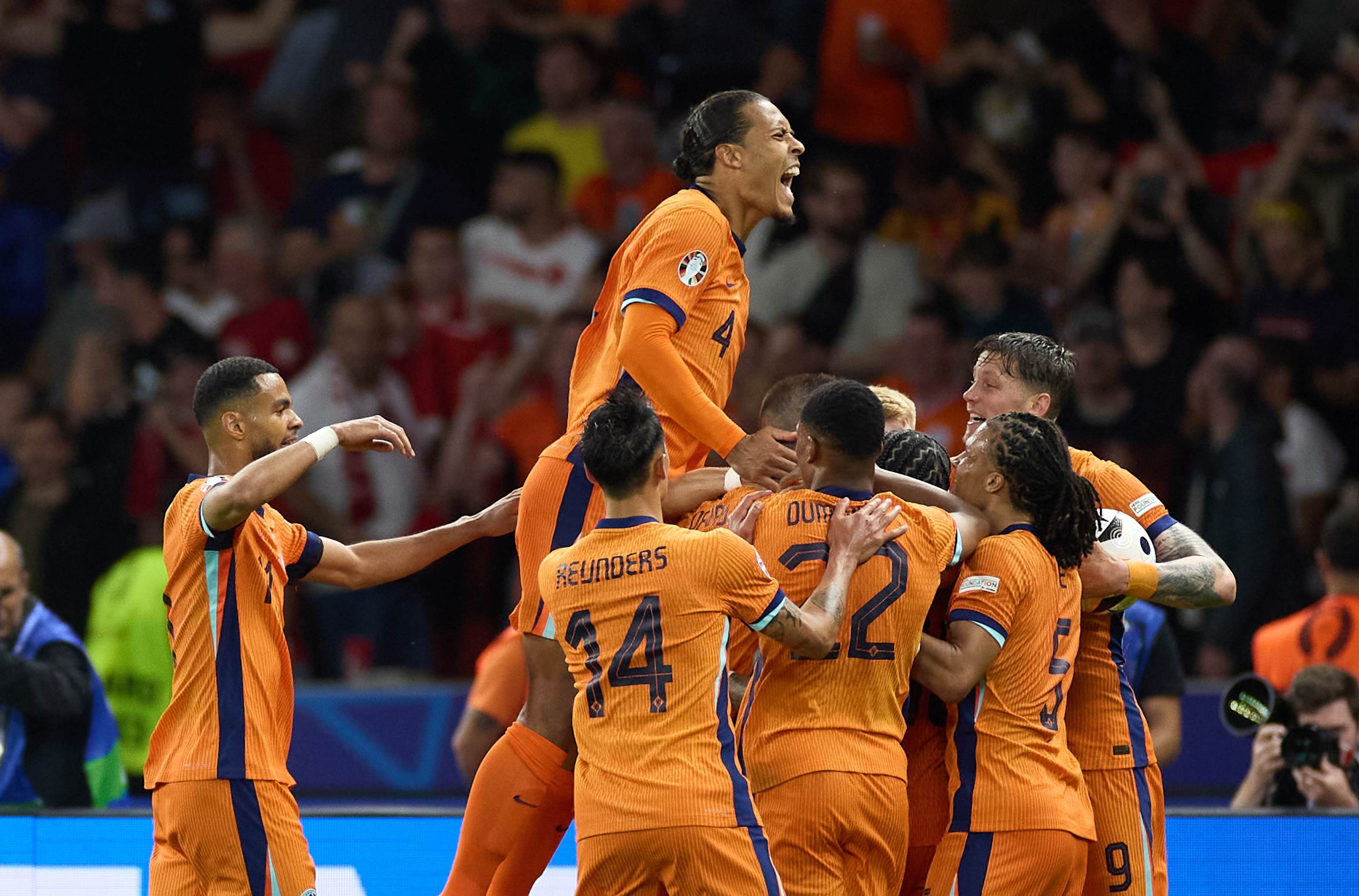 芬兰足球队凭借进球优势晋级欧洲杯 芬兰足球队凭借进球优势晋级欧洲杯