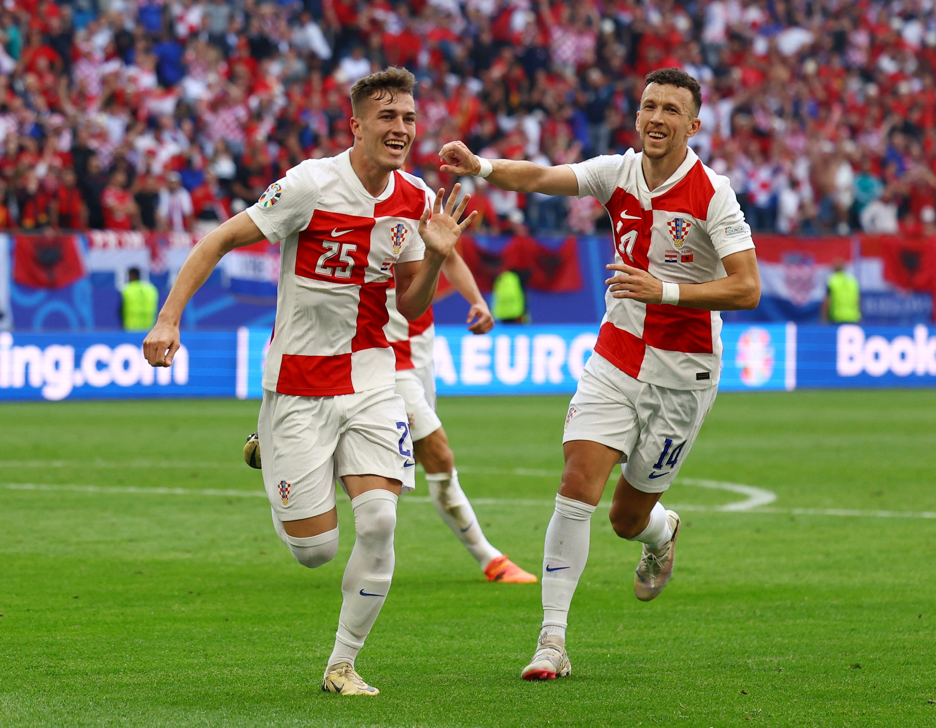 足球运动在欧洲大地上蓬勃发展，激情四射的简单介绍