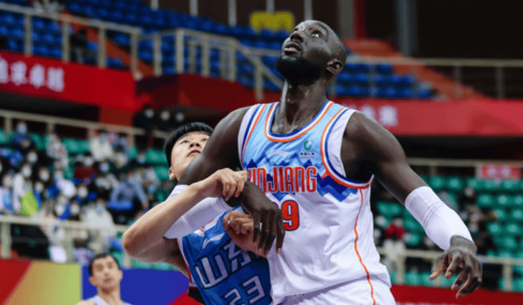 发挥优势实现领先，球队一路领跑获胜的简单介绍