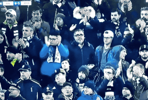 罗索纳里出色进球,赢得球迷掌声 罗索纳里出色进球,赢得球迷掌声