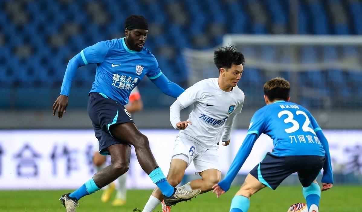 新援表现出色，球队实力提升成为新赛季热点话题