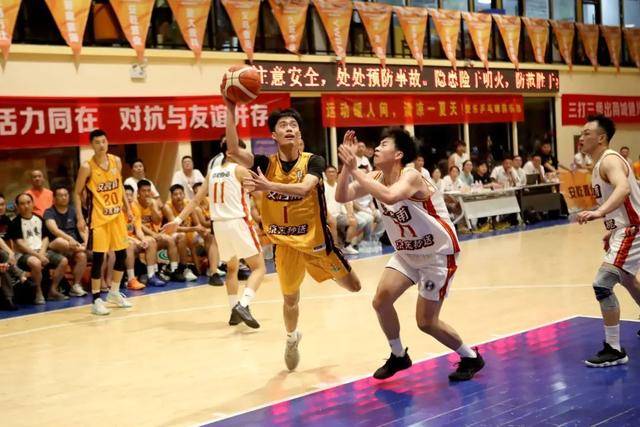 精彩篮球赛事频传，运动员实力风生水起的简单介绍