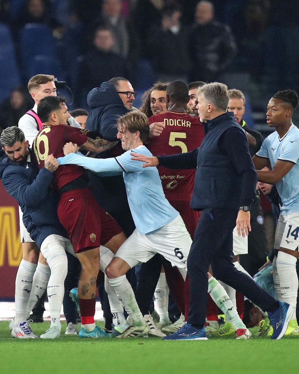 包含罗马主场战平多特蒙德,晋级之路愈发坎坷的词条 包含罗马主场战平多特蒙德,晋级之路愈发坎坷的词条