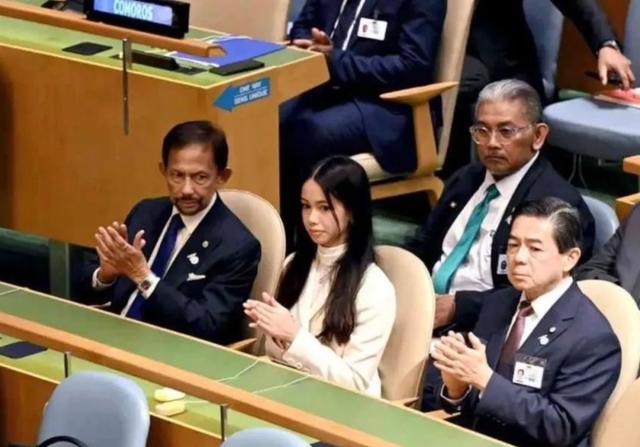 柬埔寨田径选手意外崭露头角,摘得银牌 柬埔寨田径选手意外崭露头角,摘得银牌