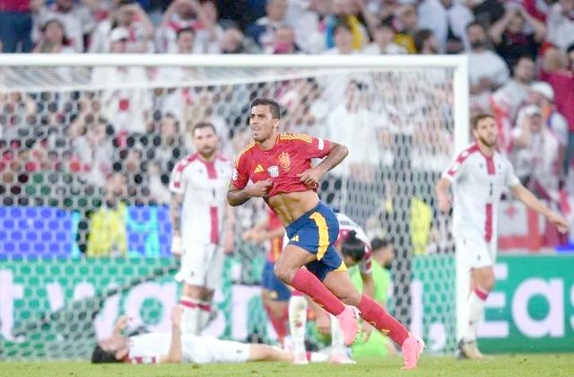 悉尼球队力克对手，斩获国际赛事胜利宝座