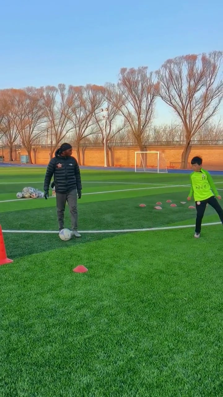 关于激情四射的足球赛事让人热血沸腾的信息