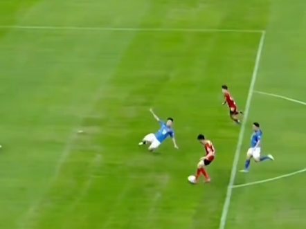 西珲前锋助攻率先破门，球队开场领先的简单介绍