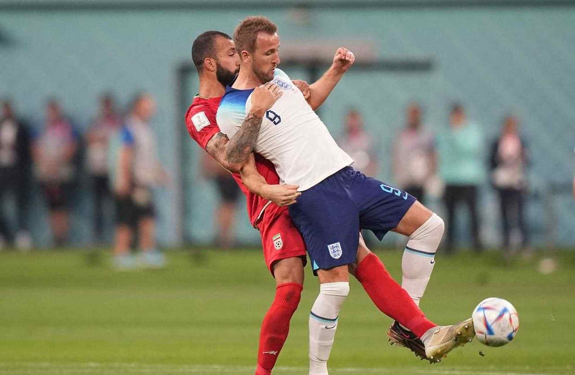 关于顶尖球队在一场激烈的比赛中战平的信息