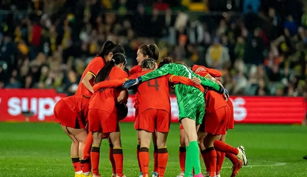 中国女足球员团结一心,迎接新赛季的挑战 中国女足球员团结一心,迎接新赛季的挑战