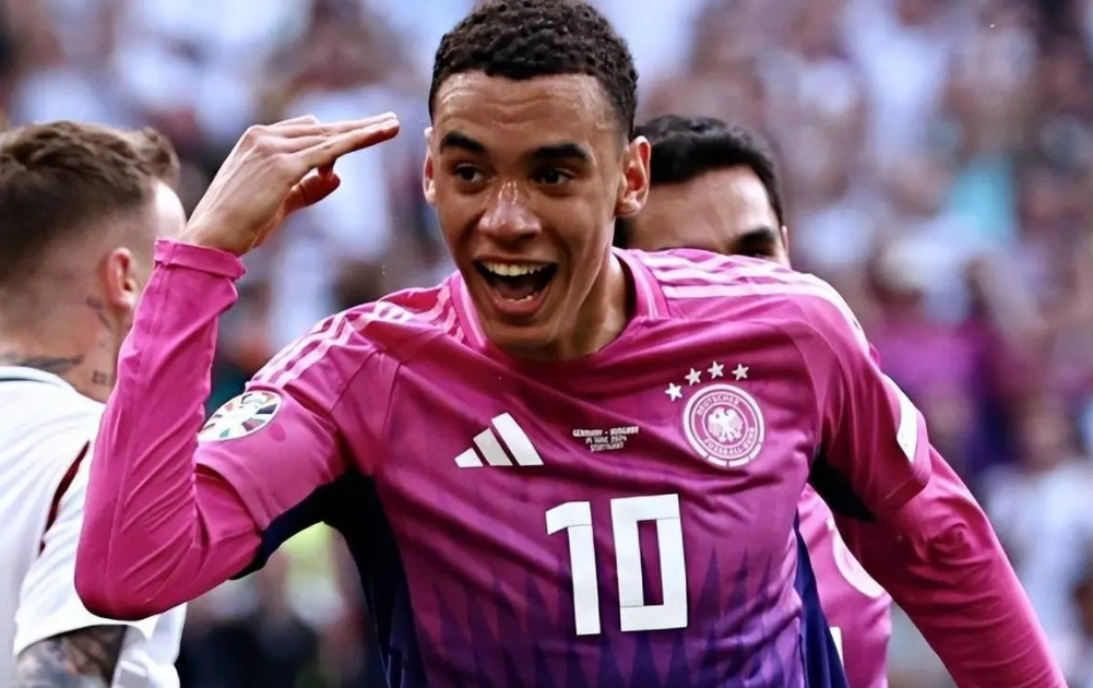 富力新星表现抢眼，首秀大放异彩助球队获胜