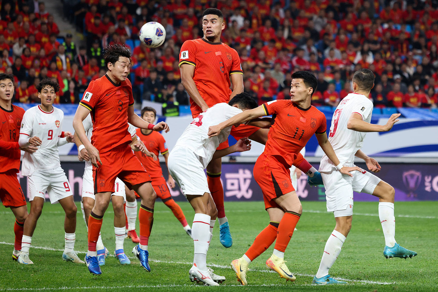 足坛豪强巅峰对决,国家队壮丽风采震撼全场的简单介绍 足坛豪强巅峰对决,国家队壮丽风采震撼全场的简单介绍