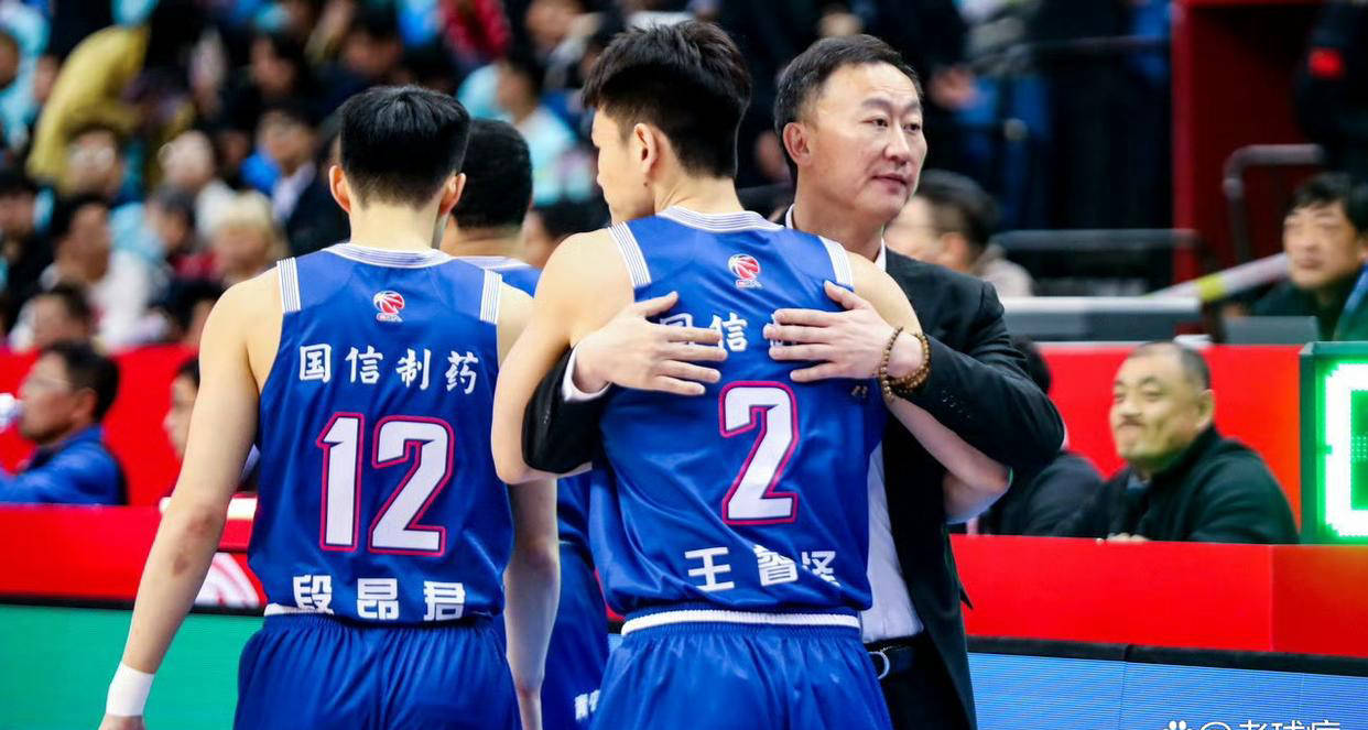 新疆男篮战胜青岛,成为季后赛不可忽视力量 新疆男篮战胜青岛,成为季后赛不可忽视力量