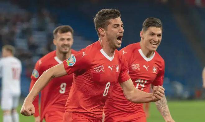 意大利队在冠军争夺战中展现实力 意大利队在冠军争夺战中展现实力