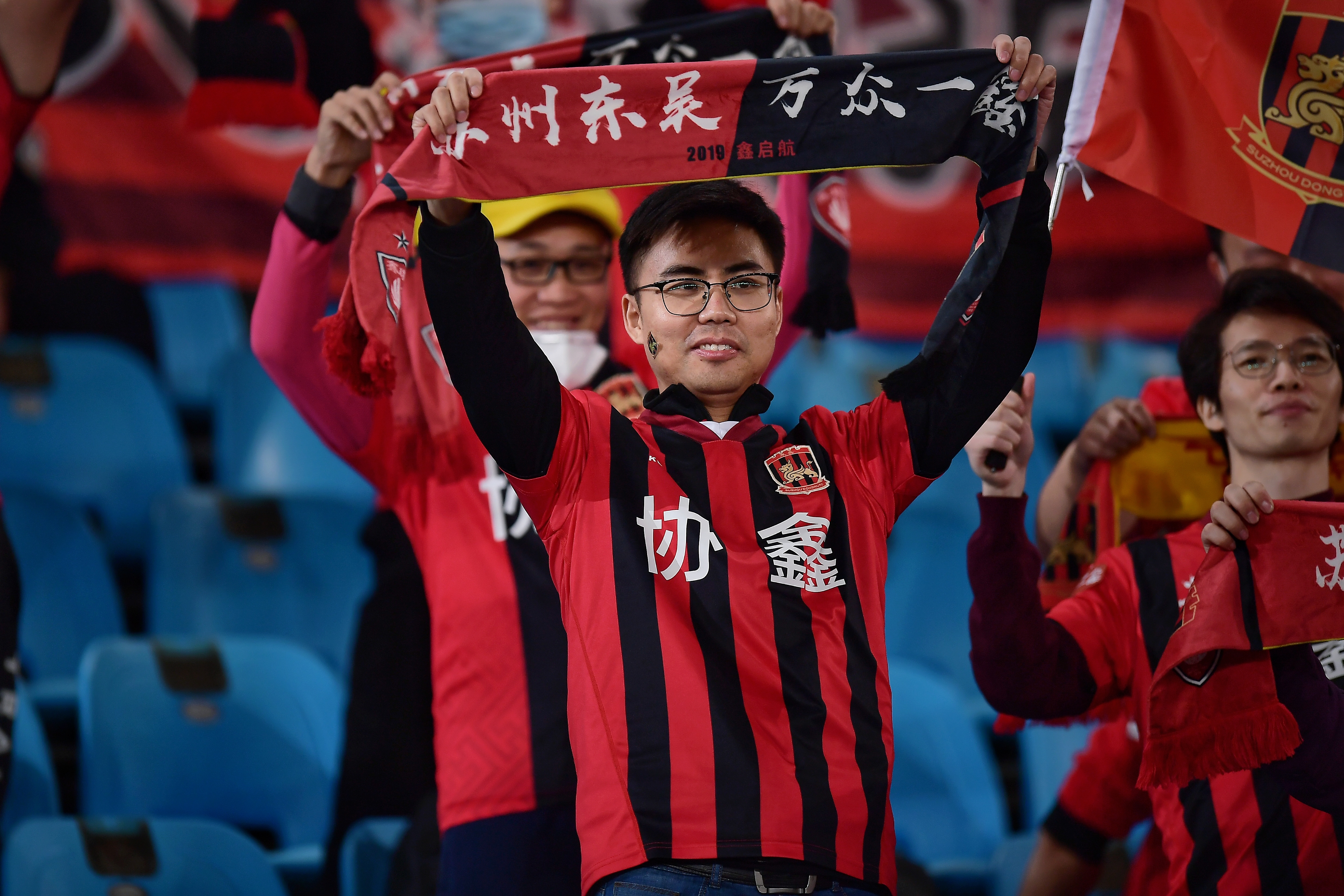 关于瑞士队长领衔感谢球迷,鼓舞士气备战的信息 关于瑞士队长领衔感谢球迷,鼓舞士气备战的信息