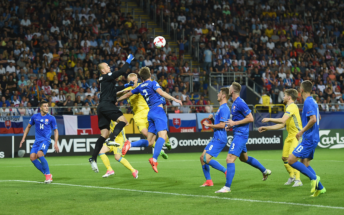 英格兰大比分击败斯洛伐克,小组领先优势巩固 英格兰大比分击败斯洛伐克,小组领先优势巩固