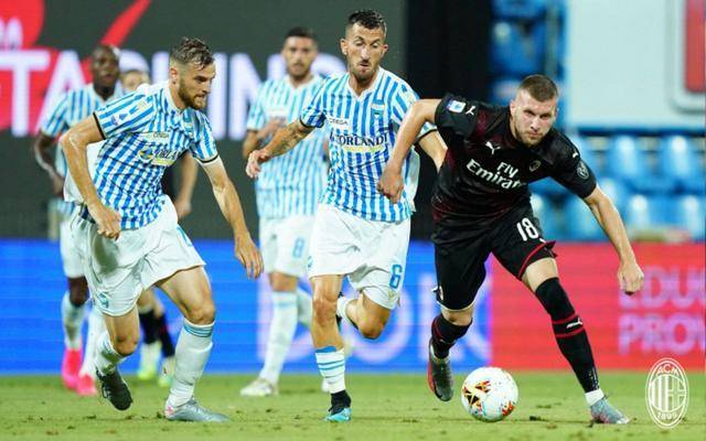 AC米兰客场抢分成功,升至积分榜次席 AC米兰客场抢分成功,升至积分榜次席