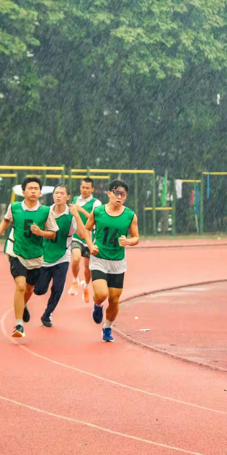 顽强拼搏:田径选手砥砺前行 顽强拼搏:田径选手砥砺前行