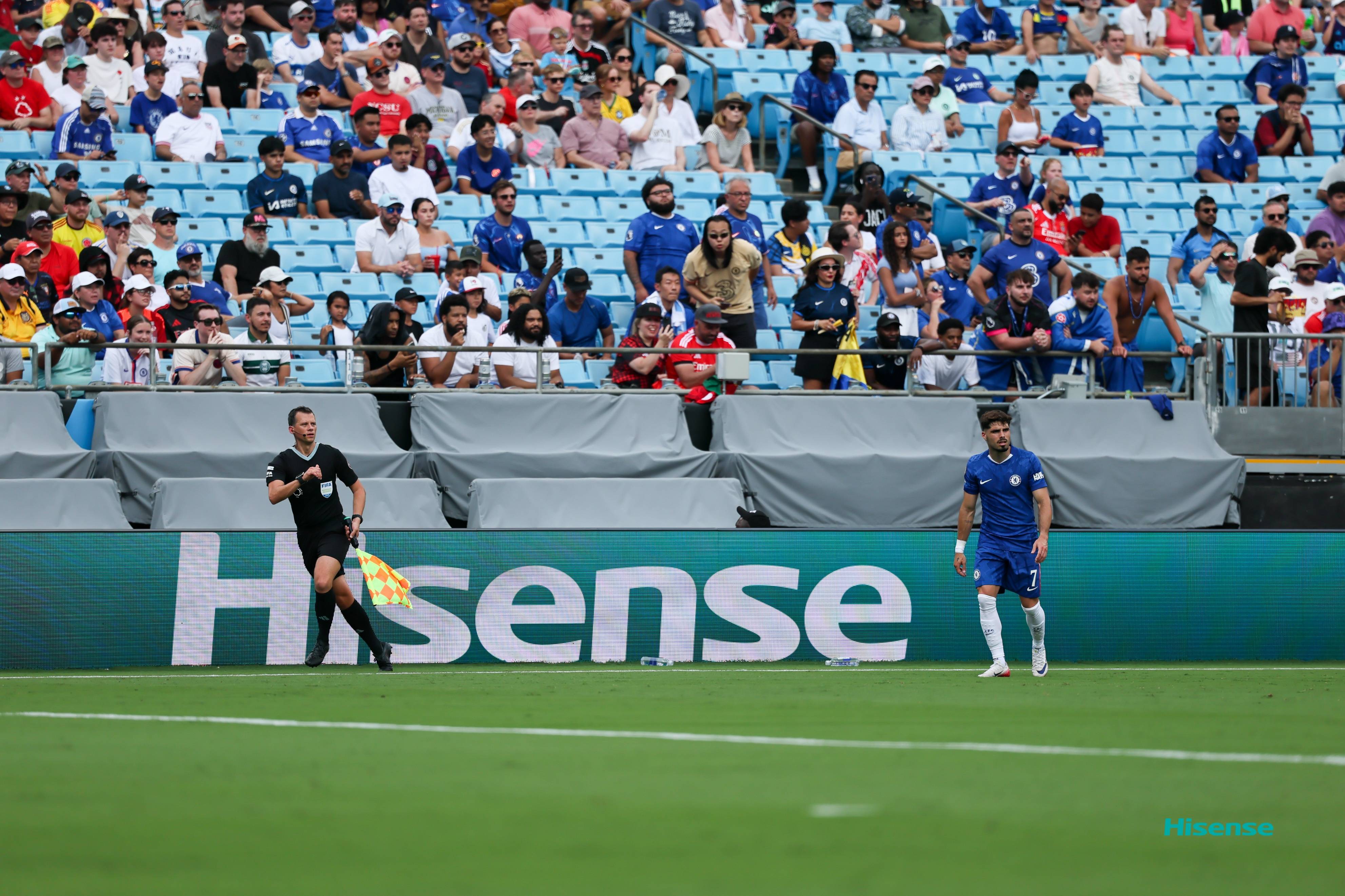 切尔西主帅称赞球员们拼搏精神,期待更好表现 切尔西主帅称赞球员们拼搏精神,期待更好表现