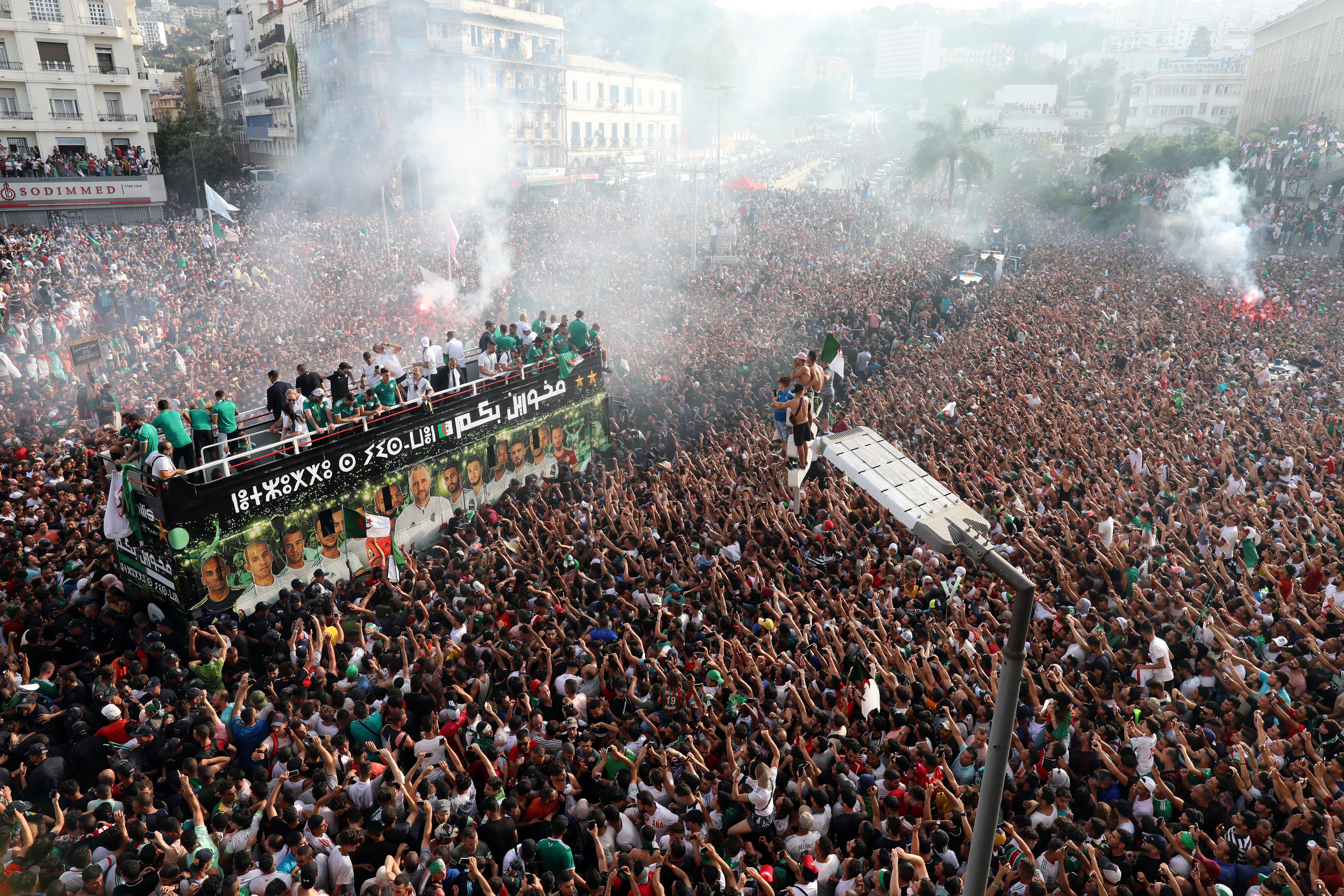 阿尔及利亚队精彩表现,挺进国际足球冠军赛 阿尔及利亚队精彩表现,挺进国际足球冠军赛