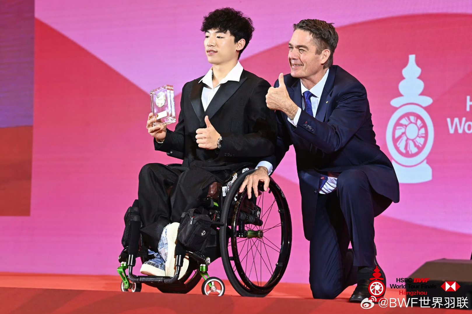 夺冠热门遭遇挑战,新晋球员携手展现实力 夺冠热门遭遇挑战,新晋球员携手展现实力