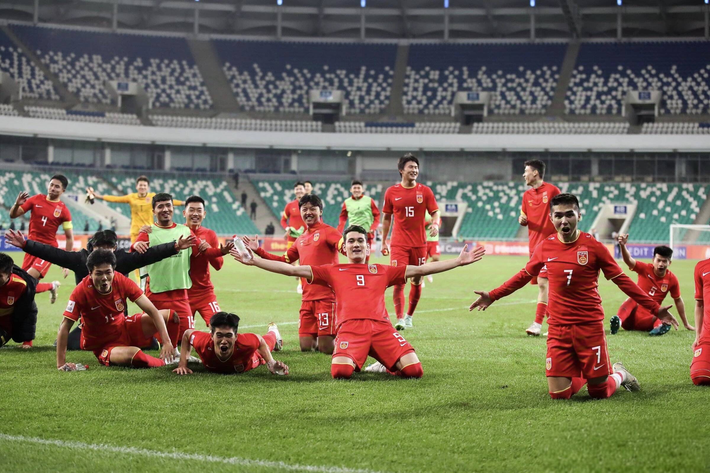 亚洲球队在精彩争斗中获得亚冠赛场胜利 亚洲球队在精彩争斗中获得亚冠赛场胜利