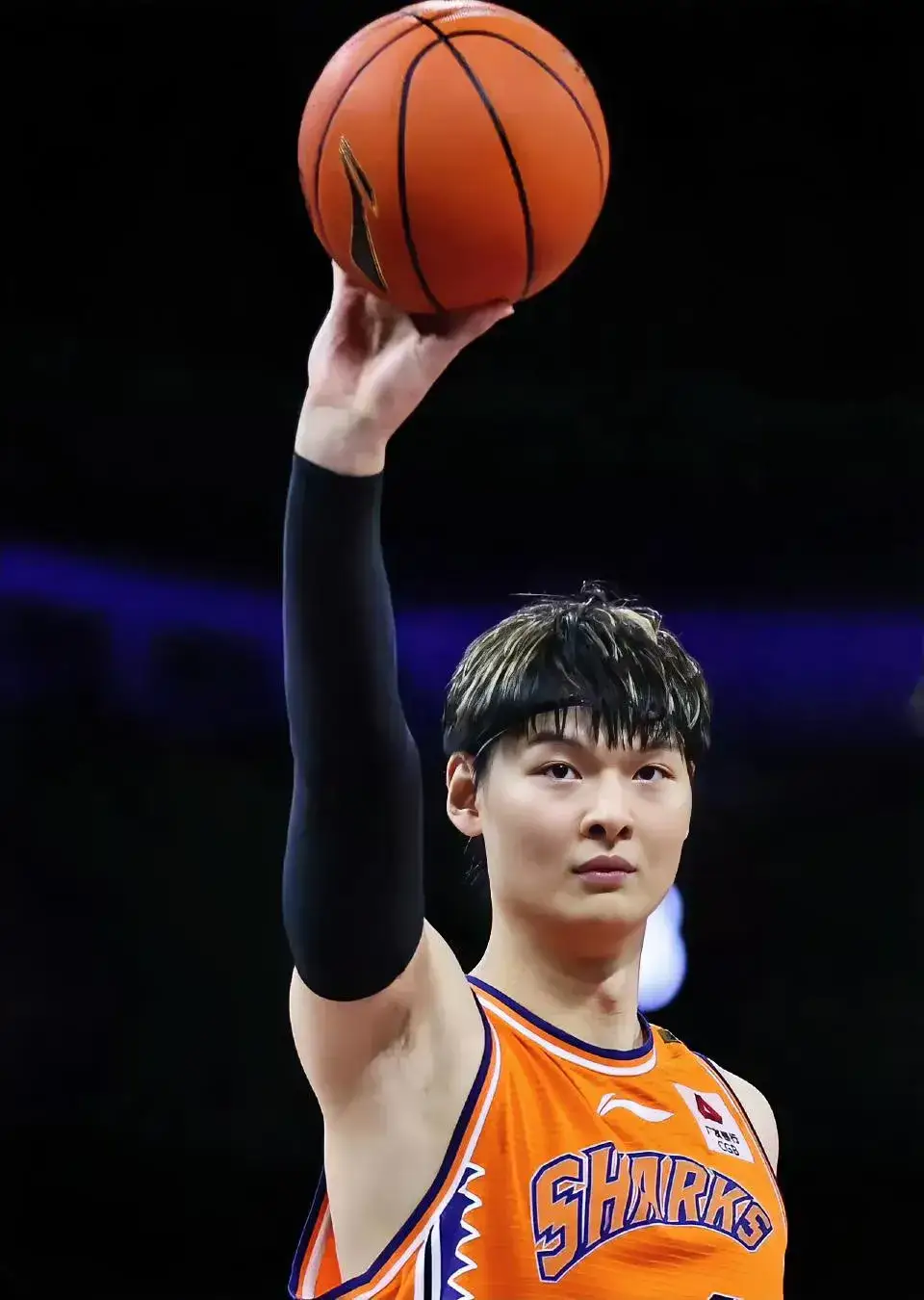 上海男篮在比赛中取得一鼓作气胜利 上海男篮在比赛中取得一鼓作气胜利