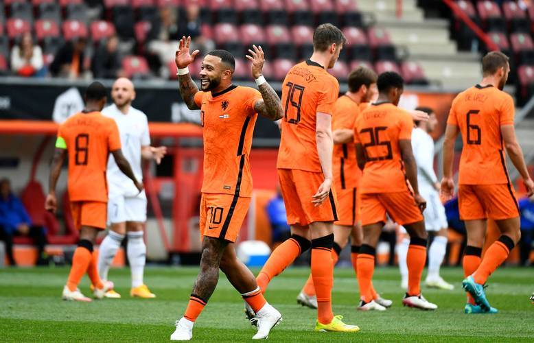 荷兰队球员联手进攻,锁定成功的简单介绍 荷兰队球员联手进攻,锁定成功的简单介绍