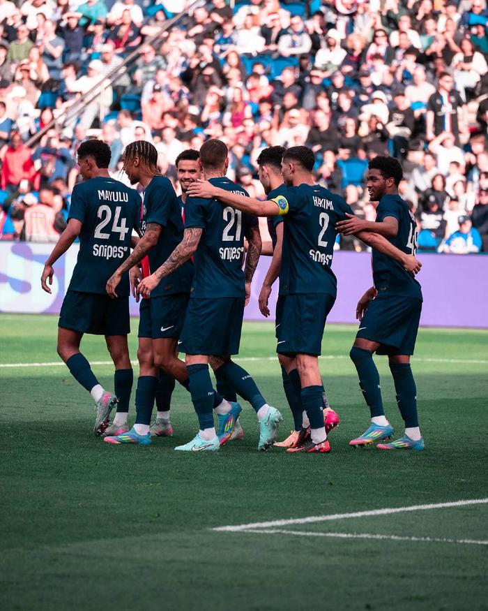 关于巴黎圣日耳曼豪取胜利,稳居榜首位置的信息 关于巴黎圣日耳曼豪取胜利,稳居榜首位置的信息