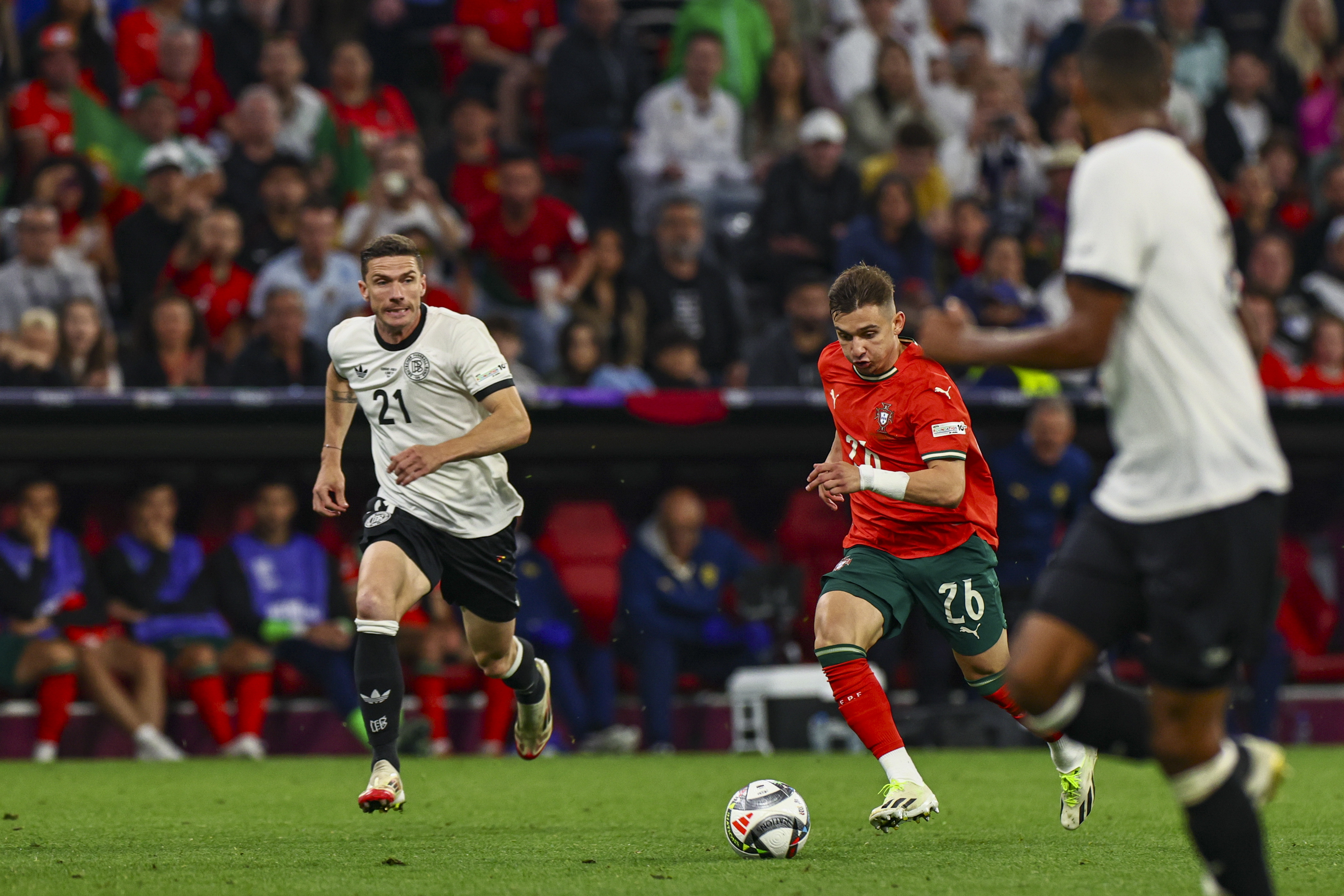 欧国联比赛战况激烈,球场上的战斗氛围浓烈的简单介绍 欧国联比赛战况激烈,球场上的战斗氛围浓烈的简单介绍