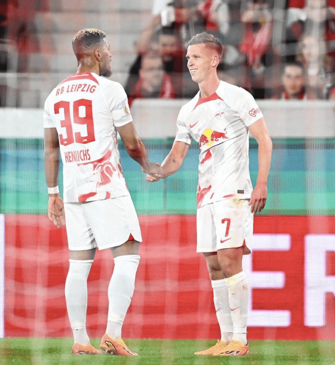 EG血洗MAD,Canyon开启传奇时刻顶尖较量入围赛,强势挺进下一轮的简单介绍 EG血洗MAD,Canyon开启传奇时刻顶尖较量入围赛,强势挺进下一轮的简单介绍