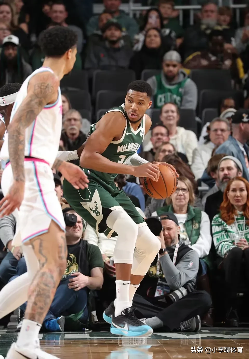 雄鹿队大胜篮网队,继续稳坐东部第一 雄鹿队大胜篮网队,继续稳坐东部第一