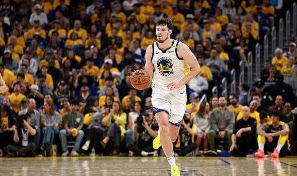 勇士队新秀表现出色