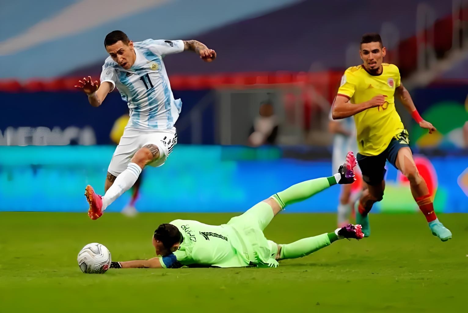 包含法国鏖战阿根廷，阿奎罗高光表现的词条