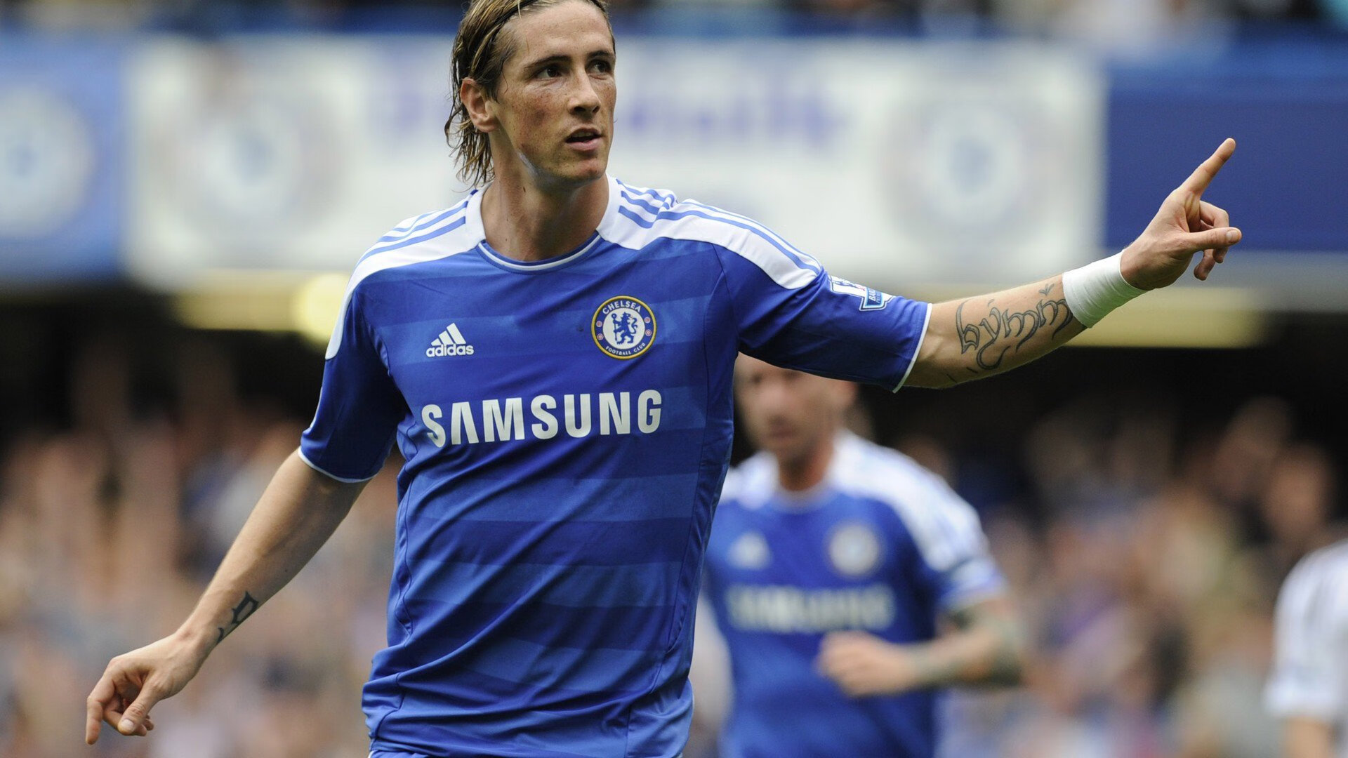 赛场双城记，当诺坎普的呐喊遇见篮网队的叹息