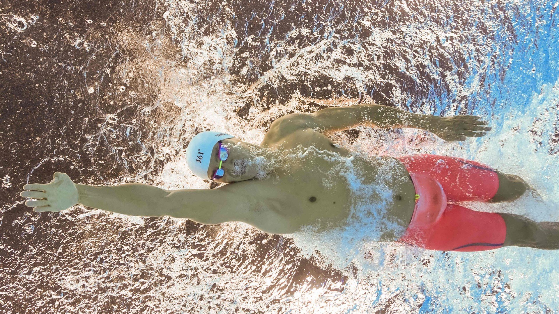 年度焦点之战,阿坎吉以无声节奏,指挥胜利交响